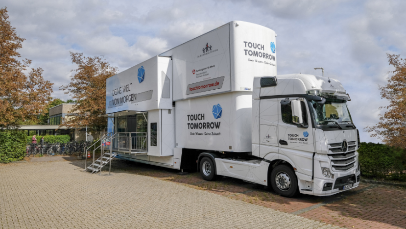 Außenansicht des Science Trucks TouchTomorrow
